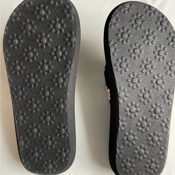 Rocket Dog Girl's Black Daisy Field Cotton Spotlight Flip Flop Size 12 NIB - Picture 4 of 4